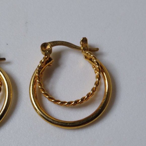 Vintage Metal Small Hoop Earrings - Picture 7 of 12